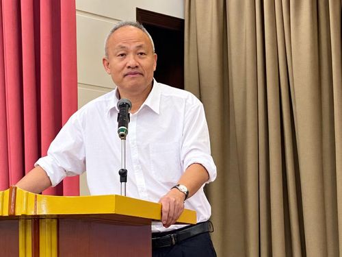 GS.VS Nguyễn Quốc Sỹ phát biểu trong một sự kiện do Đại sứ quán Nga tại Hà Nội tổ chức. Ảnh: Thu Loan