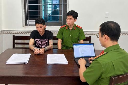 Đối tượng Trần Hùng Phi tại cơ quan Công an.