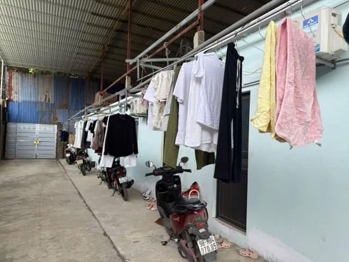 Khu phòng trọ của sinh viên năm nhất của trường ĐH Luật, ĐH Quốc gia Hà Nội có giá 1.800.000 đồng/tháng. Ảnh: Đỗ Hợp