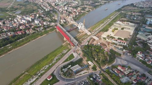 Khi dự án nâng cấp tuyến vận tải thủy sông Đuống hoàn thành, cầu hiện hữu sẽ được tháo dỡ và phân tách giao thông đường bộ, đường sắt sang hai công trình độc lập. Phương án này nhằm tăng năng lực thông hành cho cả đường bộ, đường sắt và vận tải thủy nội địa, đồng thời nâng cao mức độ an toàn cho phương tiện lưu thông trên luồng sông Đuống.