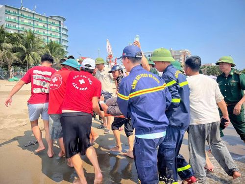 Ông C. được đưa đi cấp cứu