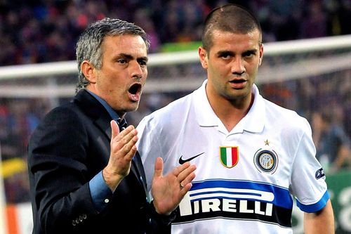 Mourinho sẽ gặp lại Chivu. Ảnh: DPA