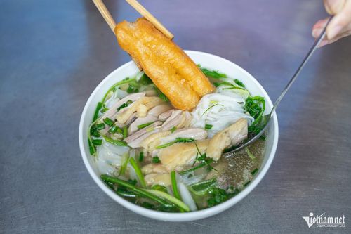 Phở gà Nguyệt có giá từ 55.000 đồng tới 120.000 đồng 