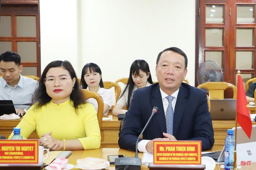 Chủ tịch UBND tỉnh Phan Thiên Định phát biểu tại buổi làm việc.