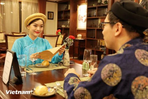 Những trải nghiệm mang đậm dấu ấn bản sắc Việt Nam trên hành trình khám phá di sản biển Quảng Ninh. (Ảnh: Mai Mai/Vietnam+)
