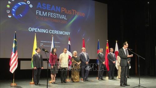 Đại sứ Thái Lan tại Cộng hòa Séc, Chủ tịch Ủy ban ASEAN tại Praha Pichit Boosud phát biểu khai mạc tại sự kiện. Ảnh: Chu Sơn/Pv TTXVN tại CH Séc