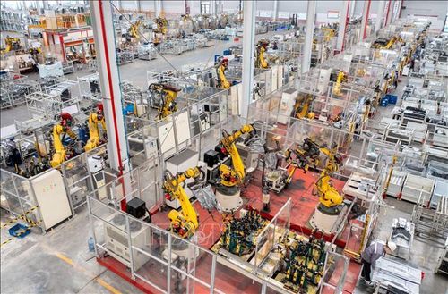 Bên trong nhà máy sản xuất xe điện ở tỉnh Chiết Giang, Trung Quốc. Ảnh: THX/TTXVN