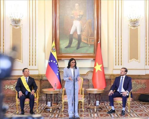 Quyền Tổng thống Venezuela Delcy Rodríguez phát biểu tại sự kiện. Ảnh: Phủ Tổng thống Venezuela/TTXVN phát