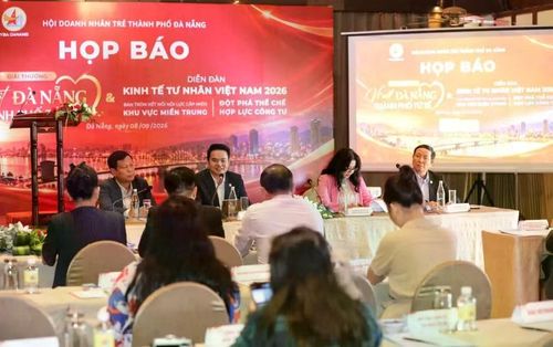Quang cảnh buổi họp báo Giải thưởng “Vì một Đà Nẵng - Thành phố tử tế” do Hội Doanh nhân trẻ Đà Nẵng khởi xướng. Ảnh DT.