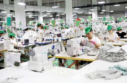 Đưa Việt Nam vào nhóm các nền kinh tế tăng trưởng cao thông qua đổi mới mô hình tăng trưởng và cơ cấu lại toàn diện nền kinh tế. Ảnh minh hoạ: Thế Duyệt – TTXVN