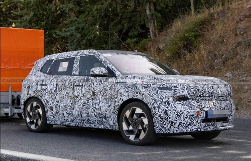 Hyundai Kona 2028 mới bị bắt gặp đang chạy thử. (Ảnh: Carscoops).