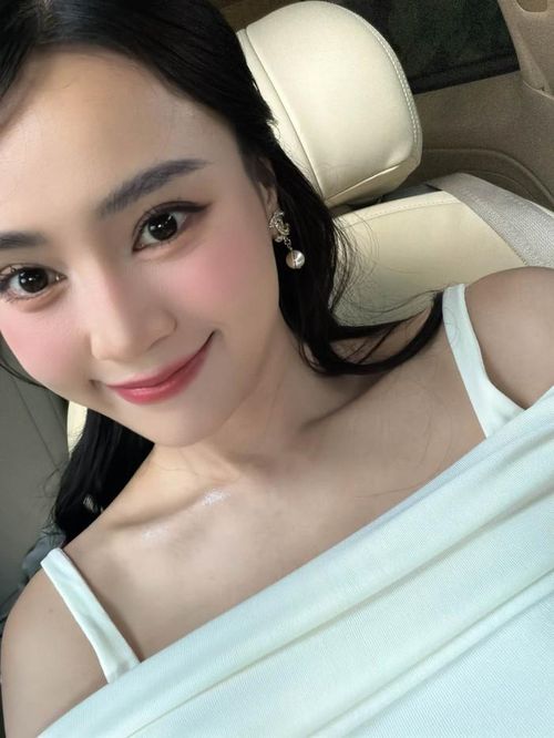 Ninh Dương Lan Ngọc duy trì sức hút sau nhiều năm hoạt động nghệ thuật.