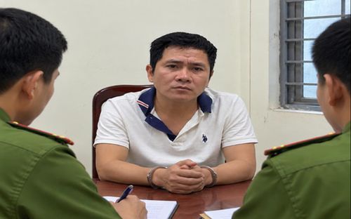 Đối tượng Lương Công Thạnh khai báo tại Cơ quan Điều tra. Ảnh: Công an tỉnh Đắk Lắk