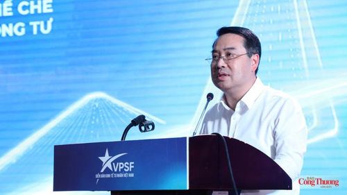 Ông Nguyễn Tuấn Anh - Phó Bí thư Tỉnh ủy, Chủ tịch UBND tỉnh Lào Cai phát biểu tại phiên đối thoại.