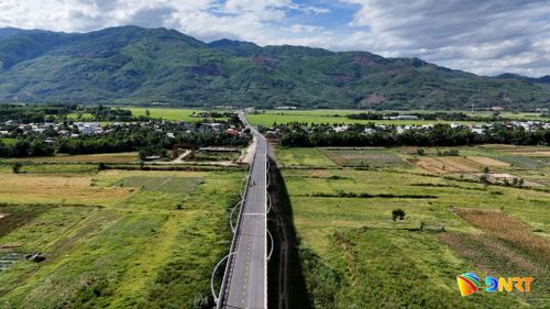 Sau thời gian ngắn vào cuộc quyết liệt, những vướng mắc liên quan đến giải phóng mặt bằng thi công đường dẫn của nhiều cây cầu đã dần được tháo gỡ, bàn giao mặt bằng cho nhà thầu.
