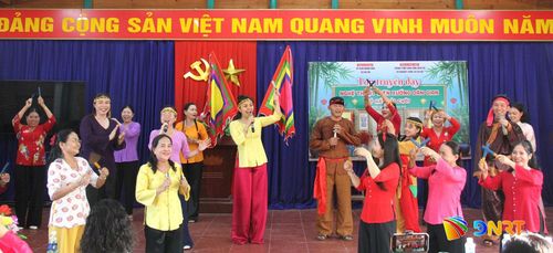 Sau thời gian truyền dạy, học viên có thể hô hát được bài chòi. Ảnh: LAM PHƯƠNG