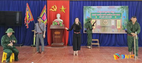 Học viên được thực hành thành thạo các làn điệu dân ca, câu hô bài chòi. Ảnh: LAM PHƯƠNG