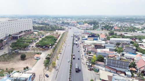 Trục quốc lộ 51, khu vực sắp triển khai tuyến đường sắt và đường đô thị trên cao.
