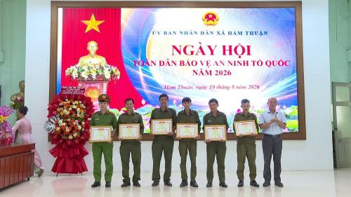 Xã Hàm Thuận khen thưởng các tập thể, cá nhân có thành tích trong phong trào Toàn dân bảo vệ an ninh Tổ quốc