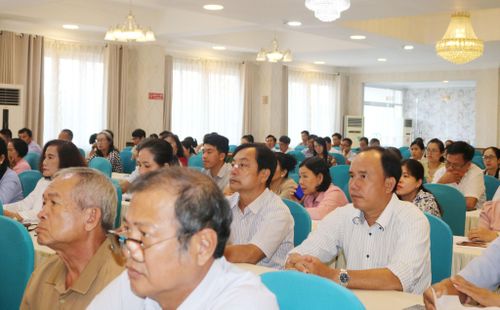 Các đại biểu tham gia hội nghị