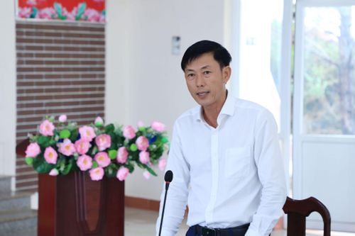 Tỉnh ủy viên, Bí thư Đảng ủy xã Quảng Trực Dương Huy Toàn kiến nghị với Đoàn ĐBQH tỉnh Lâm Đồng một số vấn đề trong việc thực hiện chương trình MTQG