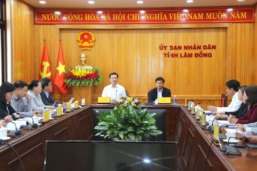 Ủy viên Ban Chấp hành Trung ương Đảng, Phó Bí thư Tỉnh ủy, Chủ tịch UBND tỉnh Lâm Đồng Hồ Văn Mười; Tỉnh ủy viên, Phó Chủ tịch UBND tỉnh Đinh Văn Tuấn; các thành viên Hội đồng xét tặng họp xét tặng các danh hiệu