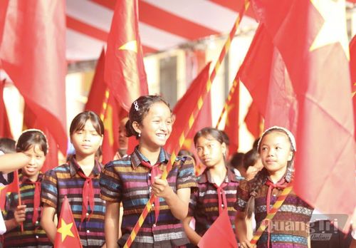 Học sinh Trường phổ thông nội trú tiểu học và trung học cơ sở Đakrông trong ngày khai giảng năm học mới - Ảnh: K.S