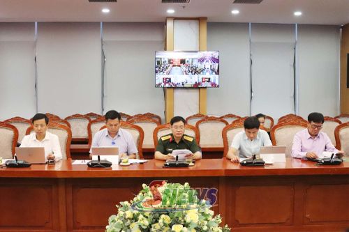 Các đại biểu dự cuộc họp.