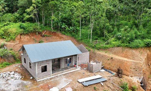 Ngôi nhà mới đang trong giai đoạn hoàn thiện của gia đình bà Nông Thị Phiến, thôn Bản Diếu, xã Na Rì.