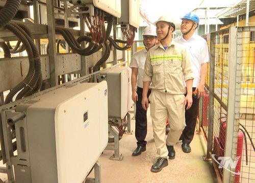 Điện mặt trời được nhiều doanh nghiệp khai thác trên mái nhà xưởng, góp phần bổ sung nguồn điện tại chỗ, nâng cao hiệu quả sử dụng năng lượng và hướng tới sản xuất xanh.