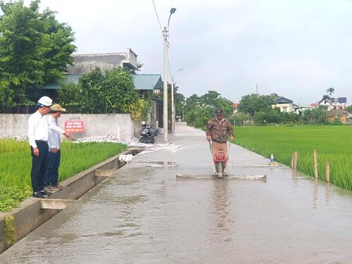  Diện mạo tuyến đường nội đồng thôn Chùa, xã Hội Thịnh ngày càng khang trang sau khi được mở rộng, bê tông hóa, đáp ứng tốt hơn nhu cầu đi lại và vận chuyển nông sản của người dân. 