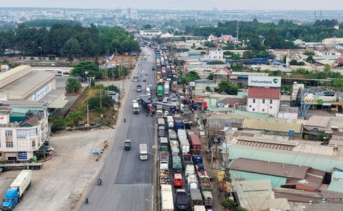 Quốc lộ 51 hiện chịu áp lực lớn về lưu lượng phương tiện, trong khi các tuyến vành đai mới được kỳ vọng tăng khả năng phân luồng.