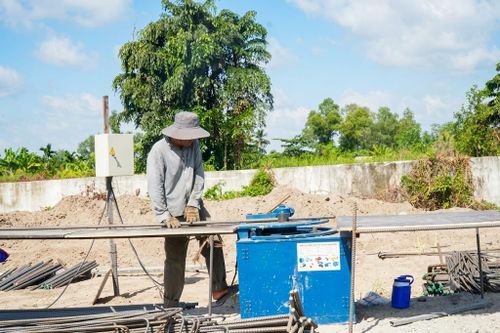 “Trong những ngày gần đây và cả kỳ nghỉ lễ Quốc khánh 2/9, nhịp thi công vẫn được duy trì, tranh thủ từng ngày để đẩy nhanh tiến độ của dự án”, một công nhân đang làm việc tại công trường cho biết.