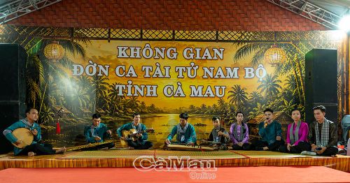 Sự phóng khoáng, hào sảng, nghĩa tình của người miền Tây được chuyển tải trong không gian đờn ca tài tử.