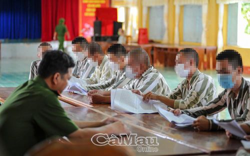 Những giờ học tập, sinh hoạt chung là cơ hội để mỗi phạm nhân soi rọi bản thân, từ đó chuyển hoá nhận thức, nuôi dưỡng thiện tâm.