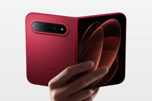 Xiaomi 18 Fold với thiết kế gập rộng và màu Nishino Red nổi bật. (Ảnh: Xiaomi)