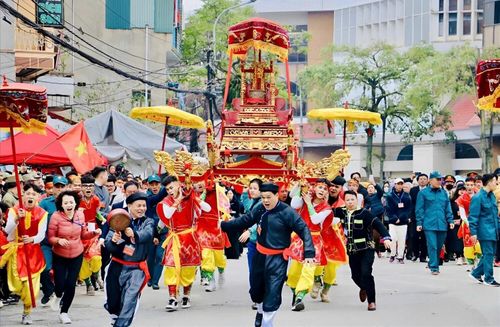 Lễ hội đền Kỳ Cùng Tả Phủ của người dân xứ Lạng dịp đầu năm thu hút hàng vạn khách du lịch. (Ảnh: LS)