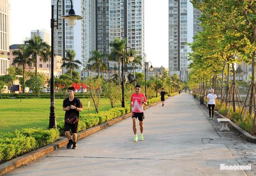 Theo Đắc Thiện, công viên nằm ở trục Vành đai 3, nên việc di chuyển của mọi người rất thuận tiện.
