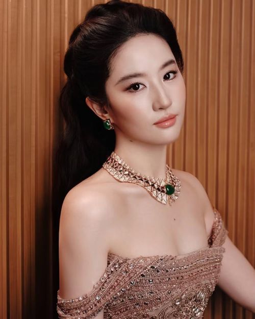 Khán giả Trung Quốc cũng không hài lòng với hành động của Lưu Diệc Phi.