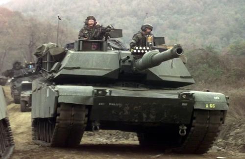 Tất nhiên, số hóa không khiến Abrams trở nên bất khả chiến bại. Hệ thống điện tử vẫn phụ thuộc vào nguồn điện, thiết bị liên lạc và mạng thông tin.