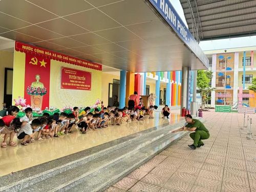 Hướng dẫn học sinh các kỹ năng thoát nạn an toàn