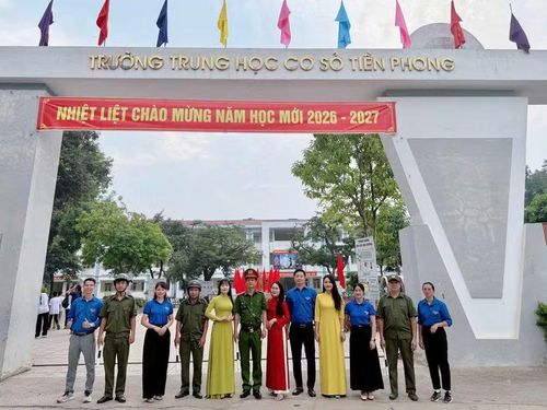 Công an xã Mê Linh chú trọng nhân rộng mô hình “Cổng trường an toàn giao thông”, các tổ tự quản và lực lượng thanh niên tình nguyện