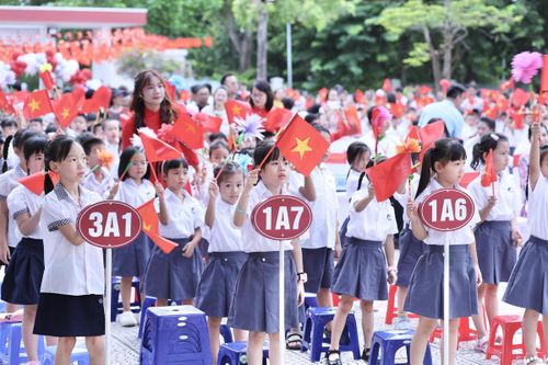 Học sinh Trường Tiểu học Việt Hưng (Hà Nội) trong ngày khai giảng năm học mới 2026-2027. Ảnh: Quang Vinh.