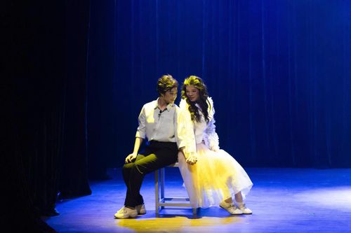 Cảnh trong vở diễn “Bed time story”.