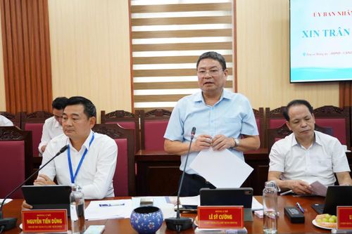 Đại diện Ủy ban MTTQ Việt Nam xã Quang Minh phát biểu tại buổi giám sát. Ảnh: PV
