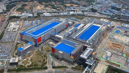 Tổ hợp sản xuất chip của Samsung Electronics tại Pyeongtaek, Hàn Quốc. Bán dẫn chiếm hơn 40% tổng kim ngạch xuất khẩu của nước này trong 8 tháng đầu năm 2026. Ảnh: Samsung.