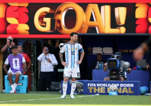  Việc World Cup chi phối mạnh danh sách đề cử làm dấy lên tranh luận về cách Quả bóng vàng đánh giá cả một mùa giải. 