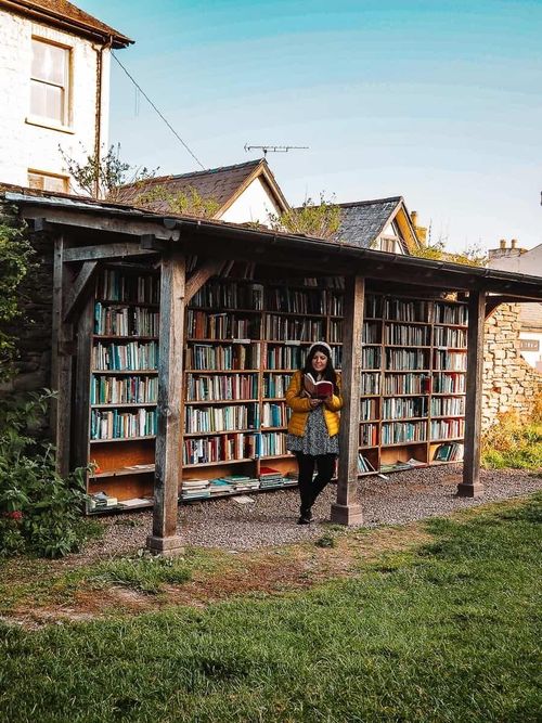 Hơn 20 hiệu sách nằm dọc những con phố nhỏ của Hay-on-Wye. Ảnh: Thethirdeyetraveller.