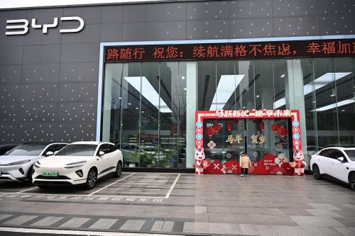  Chiến lược mở rộng sản xuất ở nước ngoài diễn ra khi các hãng xe Trung Quốc đối mặt với ngày càng nhiều rào cản thương mại tại các thị trường lớn. Tại thị trường nội địa, BYD đặt mục tiêu nâng thị phần ôtô lên 25%. 