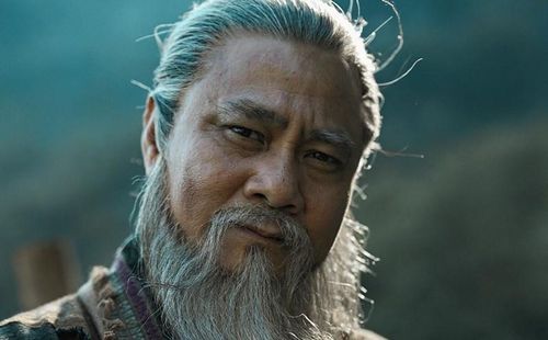 NSND Tự Long trong vai thầy mo Mường trong phim điện ảnh lấy bối cảnh thời vua Đinh Bộ Lĩnh. Ảnh: ĐPCC.